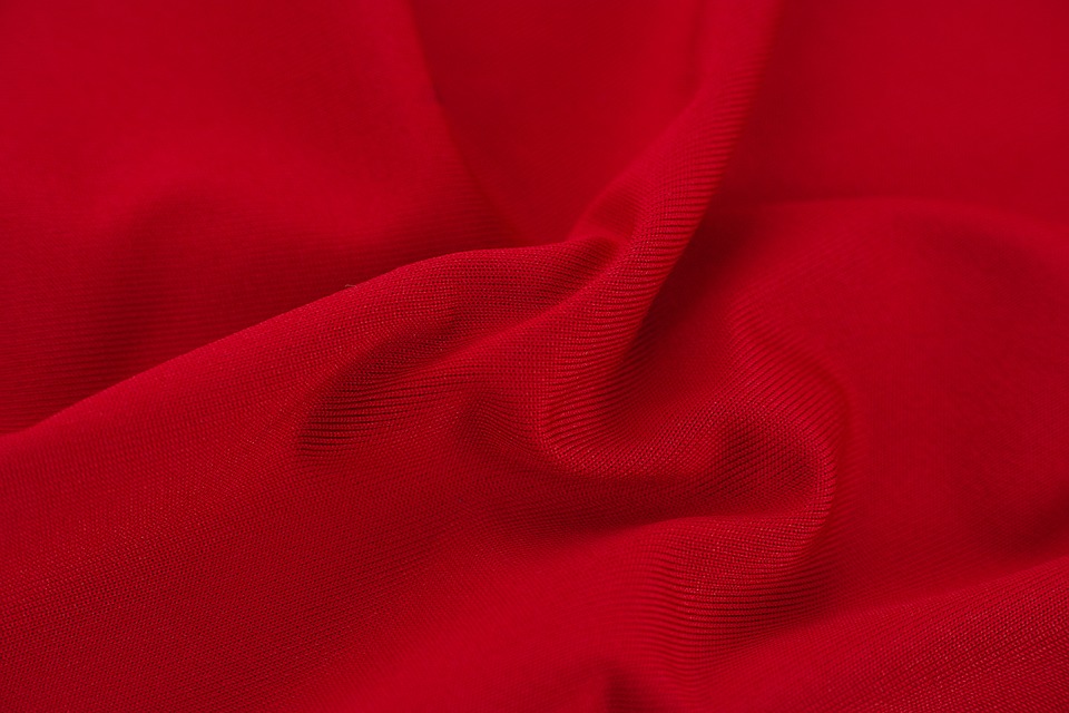 červená textília
